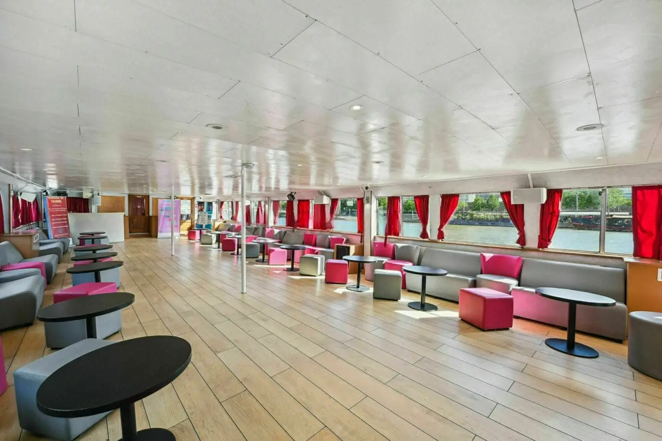 La Peniche de Jacques, péniche, Aux portes de Paris, jusqu'à 400 personnes debout — photo 2